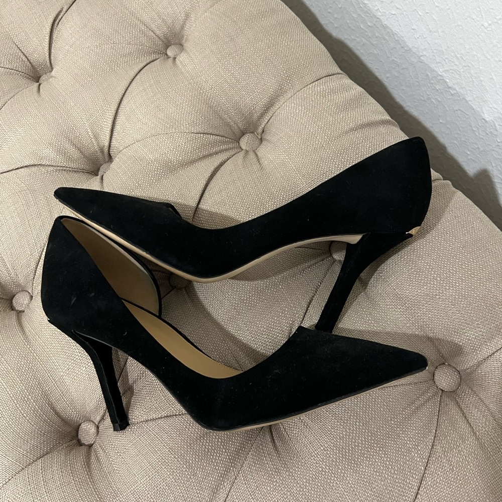 Michael Kors black pumps